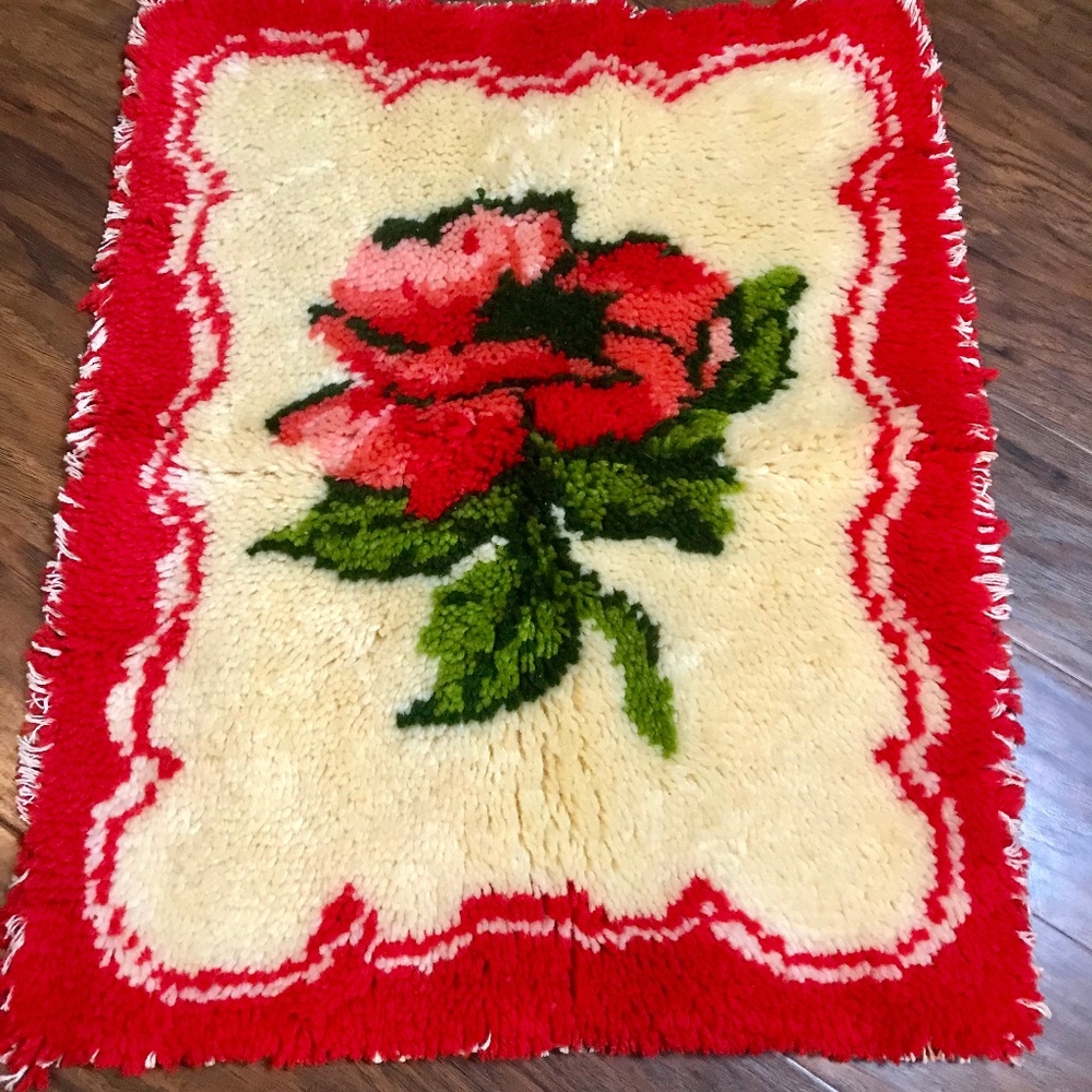 VTG Rose Latch Hook Rug Wall Hanging Boho Chic